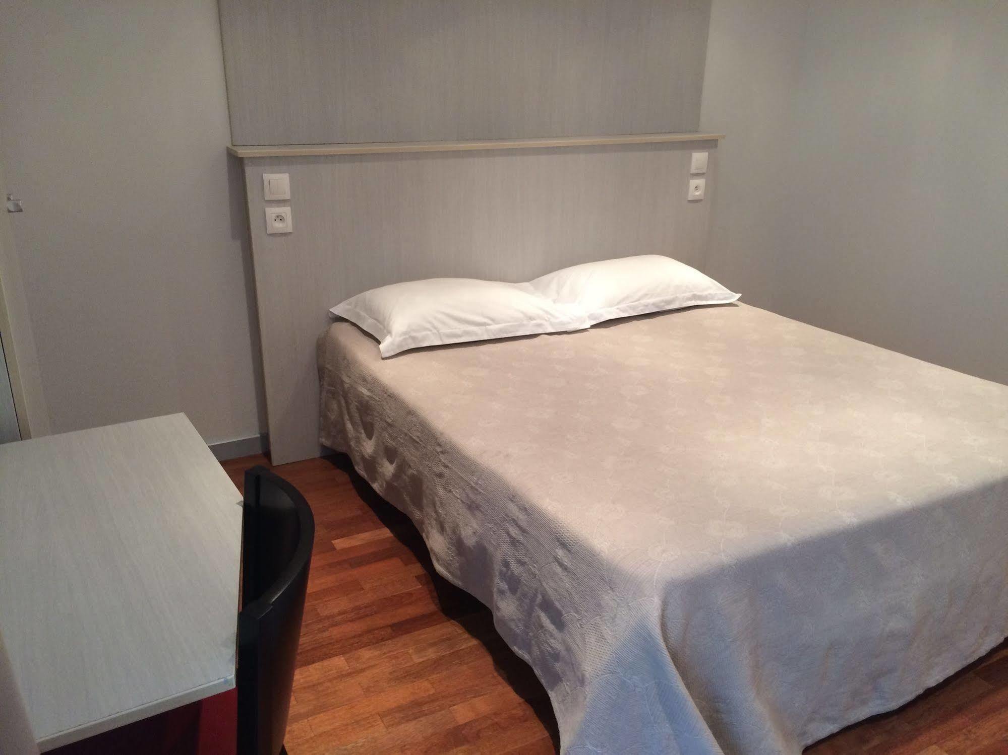 Hotel Mimosa Париж Экстерьер фото